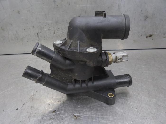 Thermostaathuis van een Ford Focus 3 1.0 Ti-VCT EcoBoost 12V 100 2013