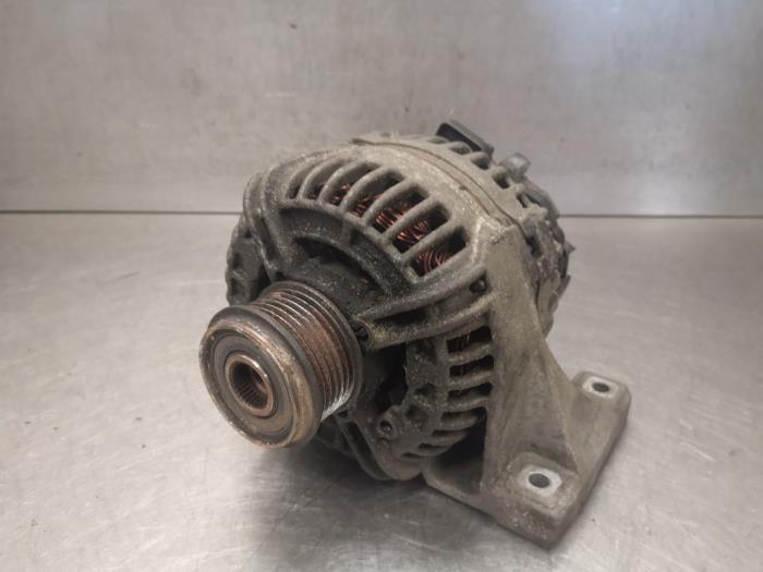 Gebruikte Dynamo Volvo V70 (SW) 2.4 D5 20V Prijs op aanvraag aangeboden door Bongers Auto-Onderdelen Zeeland