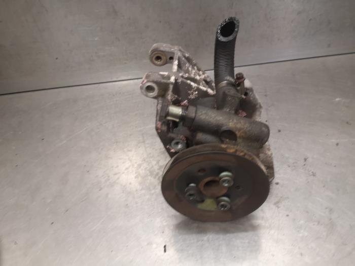 Gebruikte Pomp Servo Volkswagen Golf III Cabrio Restyling (1E7) 1.8 Prijs op aanvraag aangeboden door Bongers Auto-Onderdelen Zeeland