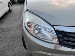 Gebruikte Koplamp rechts Dacia Sandero I (BS) 1.4 Prijs op aanvraag aangeboden door Bongers Auto-Onderdelen Zeeland