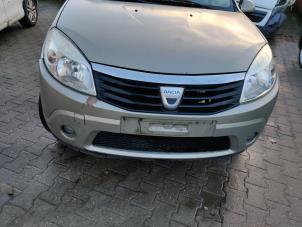 Gebruikte Voorbumper Dacia Sandero I (BS) 1.4 Prijs op aanvraag aangeboden door Bongers Auto-Onderdelen Zeeland
