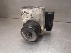 Gebruikte ABS Pomp Mercedes C Combi (S203) 2.2 C-200 CDI 16V Prijs op aanvraag aangeboden door Bongers Auto-Onderdelen Zeeland