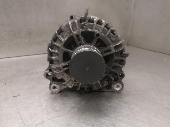 Gebruikte Dynamo Volkswagen Multivan T5 (7E/7HC/7HF/7HM) 2.0 BiTDI DRF 4Motion Prijs op aanvraag aangeboden door Bongers Auto-Onderdelen Zeeland