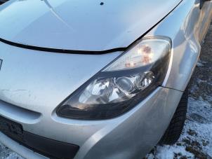Gebruikte Koplamp links Renault Clio III (BR/CR) 1.2 16V 75 Prijs op aanvraag aangeboden door Bongers Auto-Onderdelen Zeeland