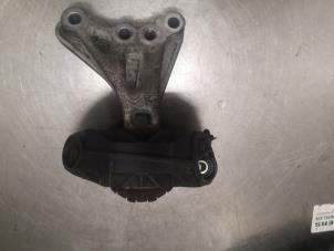 Gebruikte Motorrubber Peugeot 208 I (CA/CC/CK/CL) 1.2 Vti 12V PureTech 82 Prijs op aanvraag aangeboden door Bongers Auto-Onderdelen Zeeland