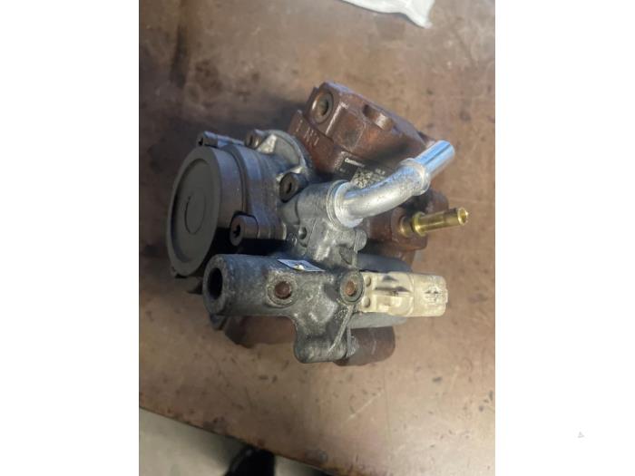 Dieselpomp van een Volvo V50 (MW) 1.6 D2 16V 2011