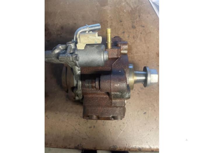 Dieselpomp van een Volvo V50 (MW) 1.6 D2 16V 2011