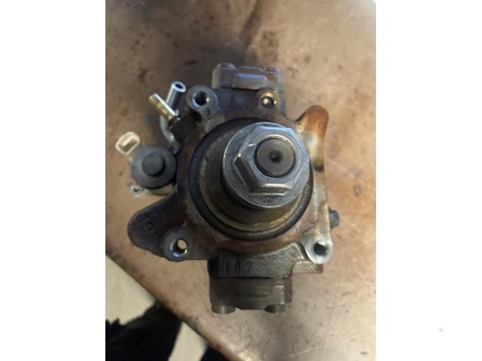 Dieselpomp van een Volvo V50 (MW) 1.6 D2 16V 2011