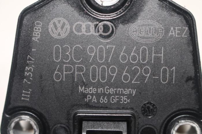 Olie niveau sensor van een Audi A5 (8T3) 3.2 FSI V6 24V Quattro 2008