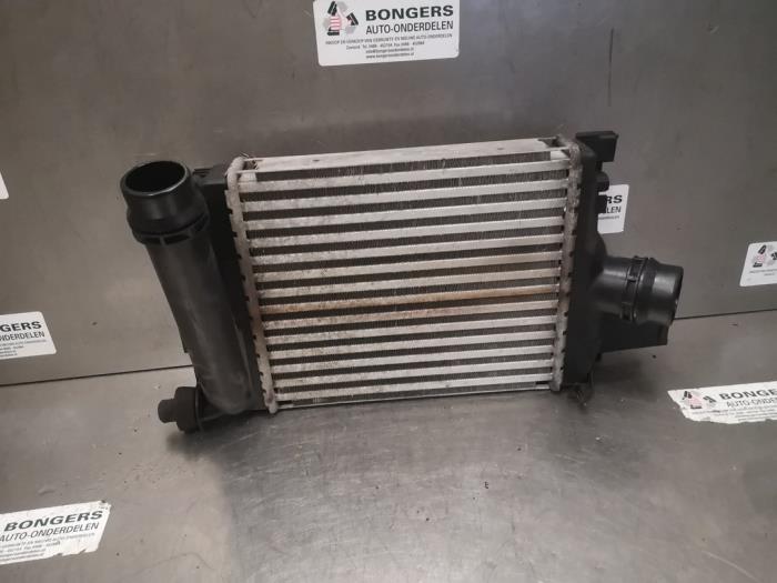 Intercooler van een Renault Clio IV (5R) 0.9 Energy TCE 90 12V 2013