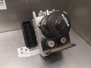 Gebruikte ABS Pomp Ssang Yong Rodius 2.0 e-200 Xdi 16V 4WD Prijs op aanvraag aangeboden door Bongers Auto-Onderdelen Zeeland