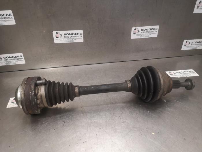 Gebruikte Aandrijfas links-voor Volkswagen Golf VI (5K1) 2.0 TDI 16V Prijs op aanvraag aangeboden door Bongers Auto-Onderdelen Zeeland