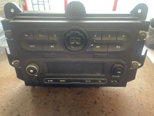Gebruikte Radio Renault Twingo III (AH) 1.0 SCe 70 12V Prijs op aanvraag aangeboden door Bongers Auto-Onderdelen Zeeland