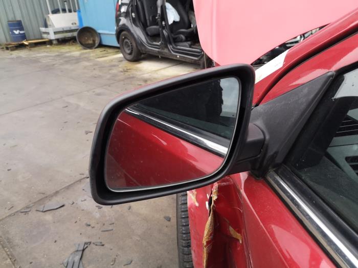 Buitenspiegel links van een Mitsubishi Lancer Sportback (CX) 1.6 MIVEC 16V 2013