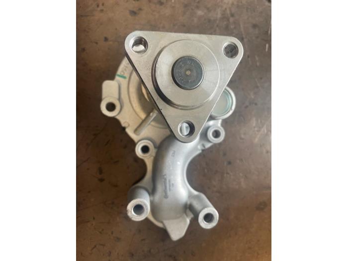 Nieuwe Waterpomp Ford Fiesta 6 (JA8) 1.0 Ti-VCT 12V 65 Prijs op aanvraag aangeboden door Bongers Auto-Onderdelen Zeeland