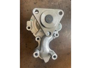 Nieuwe Waterpomp Ford Fiesta 6 (JA8) 1.0 Ti-VCT 12V 65 Prijs op aanvraag aangeboden door Bongers Auto-Onderdelen Zeeland