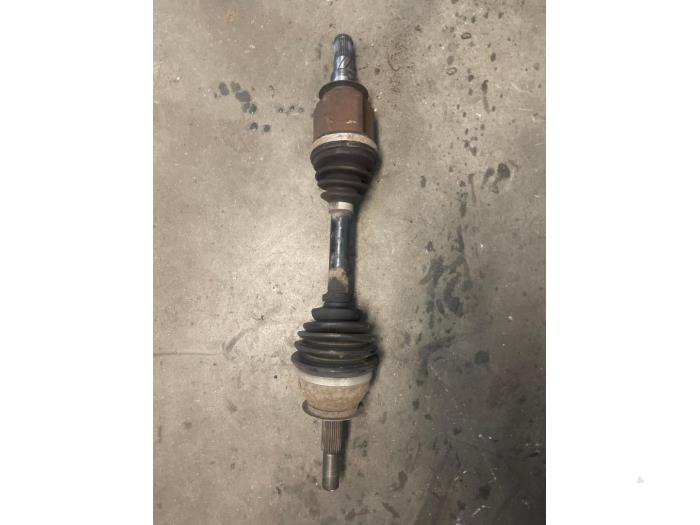 Gebruikte Aandrijfas links-voor Nissan Pathfinder (R51) 2.5 dCi 16V 4x4 Prijs op aanvraag aangeboden door Bongers Auto-Onderdelen Zeeland