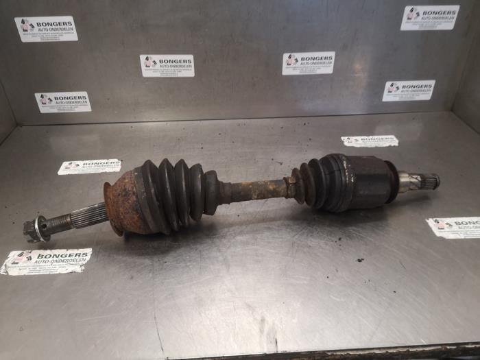 Gebruikte Aandrijfas links-voor Nissan Pathfinder (R51) 2.5 dCi 16V 4x4 Prijs op aanvraag aangeboden door Bongers Auto-Onderdelen Zeeland