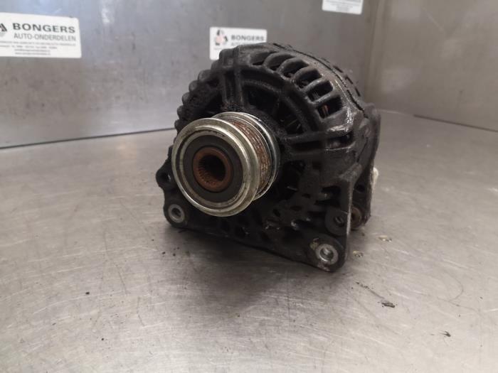 Gebruikte Dynamo Volkswagen Crafter 2.5 TDI 30/32/35 Prijs op aanvraag aangeboden door Bongers Auto-Onderdelen Zeeland