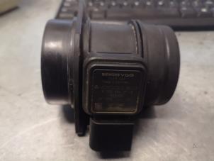 Gebruikte Luchtmassameter Mercedes A (W169) 2.0 A-160 CDI 16V 5-Drs. Prijs op aanvraag aangeboden door Bongers Auto-Onderdelen Zeeland