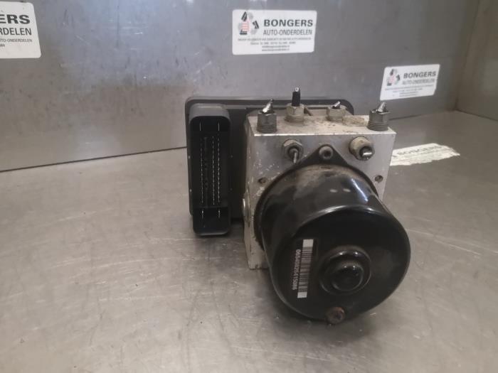 Gebruikte ABS Pomp Volvo V50 (MW) 2.4 D5 20V Prijs op aanvraag aangeboden door Bongers Auto-Onderdelen Zeeland