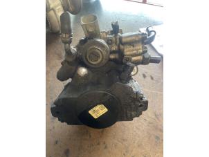 Gebruikte Dieselpomp Mercedes Sprinter 4,6t (906.65) 416 CDI 16V Prijs op aanvraag aangeboden door Bongers Auto-Onderdelen Zeeland