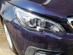 Gebruikte Rechter Koplamp Peugeot 308 (L3/L8/LB/LH/LP) 1.5 BlueHDi 130 Prijs op aanvraag aangeboden door Bongers Auto-Onderdelen Zeeland