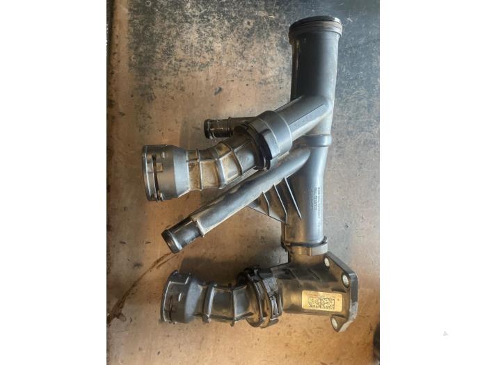 Gebruikte Thermostaathuis Volkswagen Caddy Combi IV 2.0 TDI 102 Prijs op aanvraag aangeboden door Bongers Auto-Onderdelen Zeeland