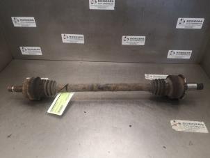 Gebruikte Aandrijfas links-voor Mercedes C (W204) 1.8 C-180K 16V Prijs op aanvraag aangeboden door Bongers Auto-Onderdelen Zeeland