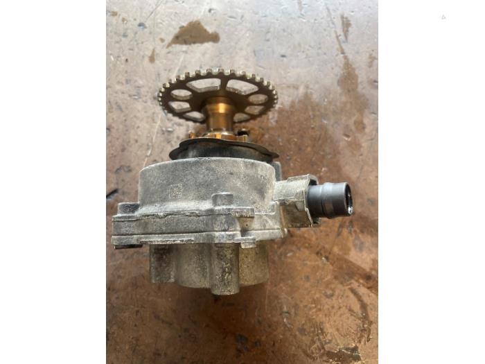 Gebruikte Vacuumpomp (Benzine) BMW 5 serie (F10) 523i 24V Prijs op aanvraag aangeboden door Bongers Auto-Onderdelen Zeeland