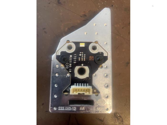 Gebruikte Module LED koplamp Renault Clio V (RJAB) 1.0 TCe 100 12V Prijs op aanvraag aangeboden door Bongers Auto-Onderdelen Zeeland