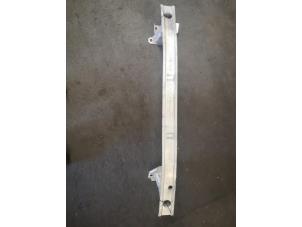 Gebruikte Bumperframe voor Renault Clio III (BR/CR) 1.4 16V Prijs op aanvraag aangeboden door Bongers Auto-Onderdelen Zeeland