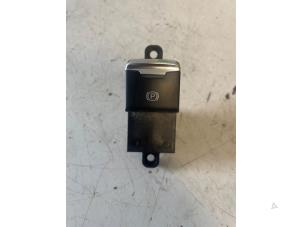 Gebruikte Handrem schakelaar Mazda CX-5 I (KE,GH) Prijs op aanvraag aangeboden door Bongers Auto-Onderdelen Zeeland