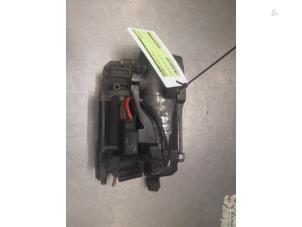 Gebruikte Compressor Mercedes C Estate (S205) C-350 e 2.0 16V Prijs op aanvraag aangeboden door Bongers Auto-Onderdelen Zeeland