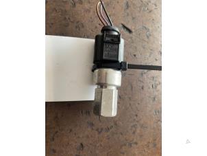 Gebruikte Drukschakelaar airco Volkswagen Polo V (6R) 1.0 12V BlueMotion Technology Prijs € 30,00 Margeregeling aangeboden door Bongers Auto-Onderdelen Zeeland