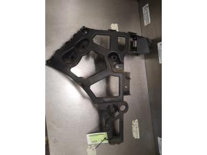 Gebruikte Bumpersteun links-achter Renault Megane III Berline (BZ) 1.5 dCi 110 Prijs op aanvraag aangeboden door Bongers Auto-Onderdelen Zeeland