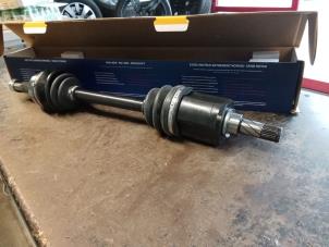 Nieuwe Aandrijfas links-voor Nissan Qashqai (J10) 2.0 16V Prijs op aanvraag aangeboden door Bongers Auto-Onderdelen Zeeland