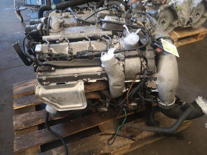 Motor van een Mercedes-Benz ML I (163) 400 4.0 CDI V8 32V 2002