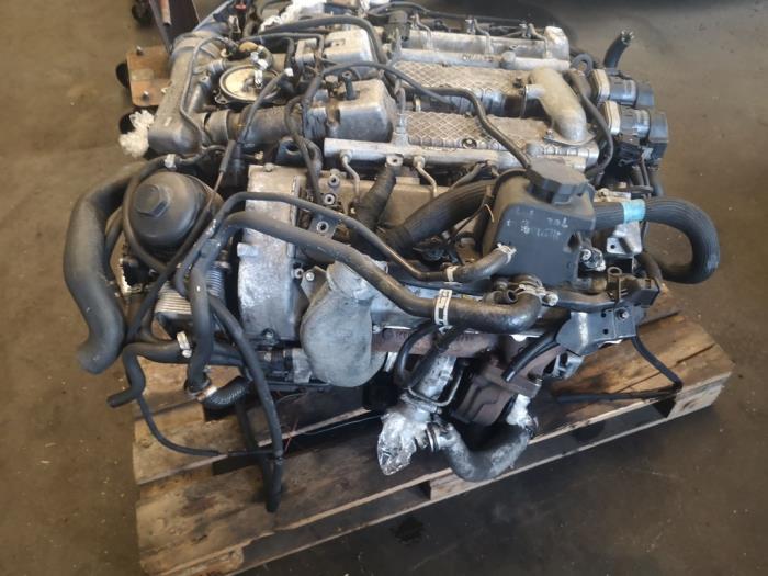 Motor van een Mercedes-Benz ML I (163) 400 4.0 CDI V8 32V 2002