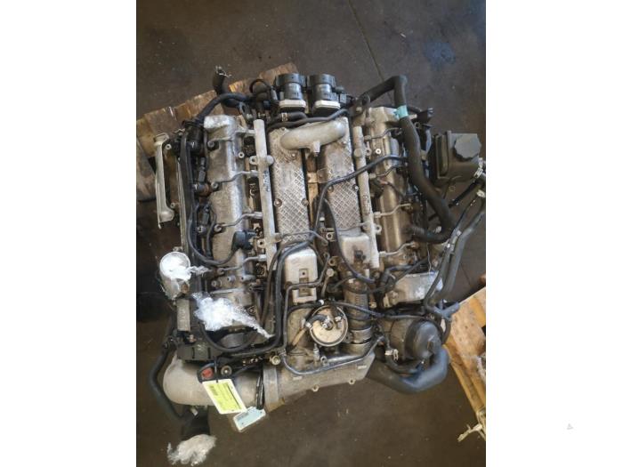 Motor van een Mercedes-Benz ML I (163) 400 4.0 CDI V8 32V 2002