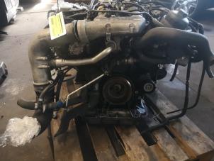 Motor van een Mercedes-Benz ML I (163) 400 4.0 CDI V8 32V 2002