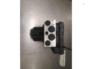 Gebruikte ABS Pomp Mercedes ML I (163) 400 4.0 CDI V8 32V Prijs op aanvraag aangeboden door Bongers Auto-Onderdelen Zeeland