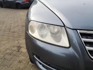 Gebruikte Koplamp rechts Volkswagen Touareg (7LA/7L6) 2.5 TDI R5 Prijs op aanvraag aangeboden door Bongers Auto-Onderdelen Zeeland