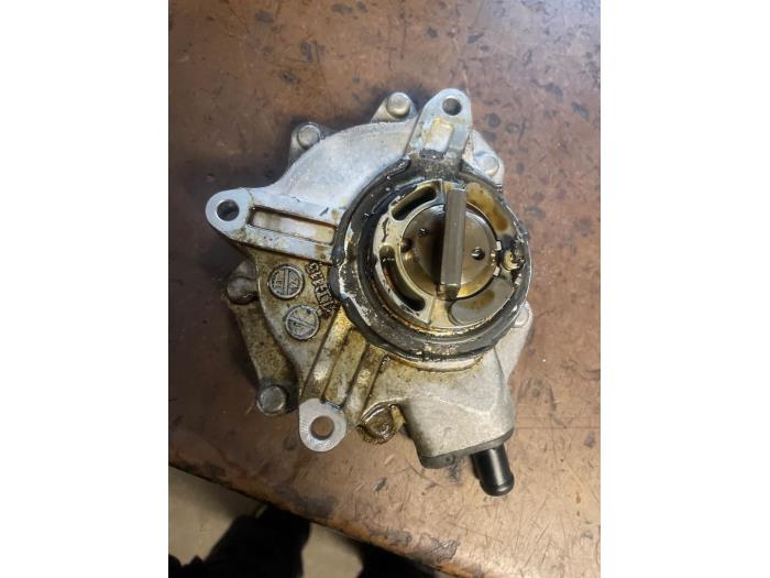 Gebruikte Vacuumpomp (Benzine) BMW 3 serie Touring (E91) 320i 16V Prijs op aanvraag aangeboden door Bongers Auto-Onderdelen Zeeland