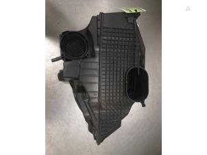 Gebruikte Luchtfilterhuis Renault Clio IV (5R) 1.5 Energy dCi 90 FAP Prijs op aanvraag aangeboden door Bongers Auto-Onderdelen Zeeland