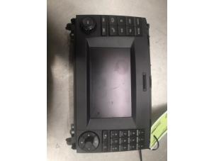 Gebruikte Display Multi Media regelunit Mercedes Sprinter 3,5t (906.63) 314 CDI 16V Prijs op aanvraag aangeboden door Bongers Auto-Onderdelen Zeeland