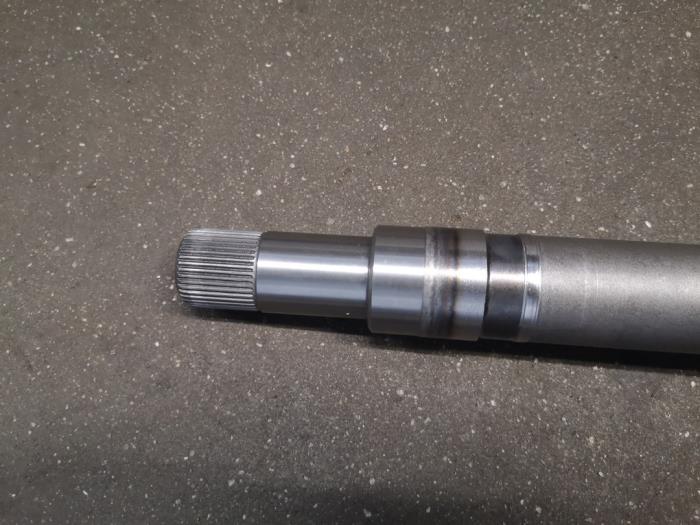 Aandrijfas rechts-voor van een Ford Transit Custom 2.2 TDCi 16V 2015