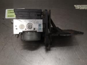 Gebruikte ABS Pomp Volkswagen Touran (5T1) 2.0 TDI 16V BlueMotion Technology SCR Prijs op aanvraag aangeboden door Bongers Auto-Onderdelen Zeeland