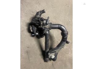 Gebruikte Thermostaathuis Mercedes C Estate (S205) C-350 e 2.0 16V Prijs op aanvraag aangeboden door Bongers Auto-Onderdelen Zeeland