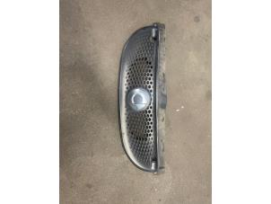 Gebruikte Grille Smart Forfour (453) 1.0 12V Prijs op aanvraag aangeboden door Bongers Auto-Onderdelen Zeeland